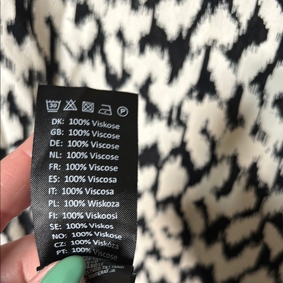 3/10$ 🌷 The Bay mbyM Maikki Printed Surplice Midi Dress Ohara Print - Picture 9 of 9